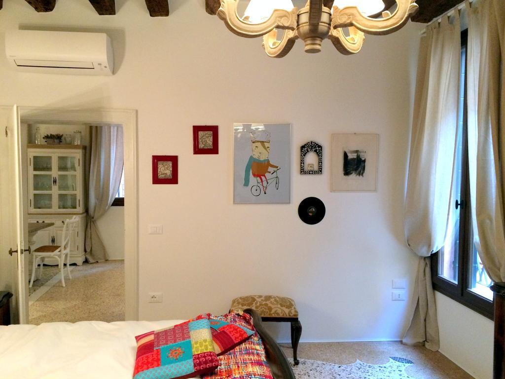 Romantic Rialto Venice Room photo