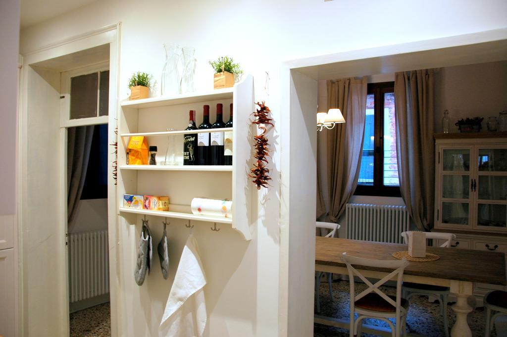 Romantic Rialto Venice Room photo